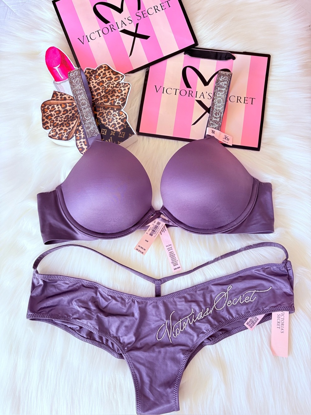 🩷🩷Victoria’s Secret logo shines strap bra and panty set (36B / M)🩷🩷